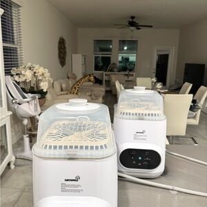 Grownsy White Baby Bib